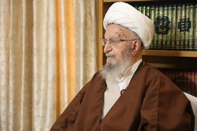 آیت الله مکارم شیرازی: طومار استکبار جهانی با خون شهیدان در هم خواهد پیچید