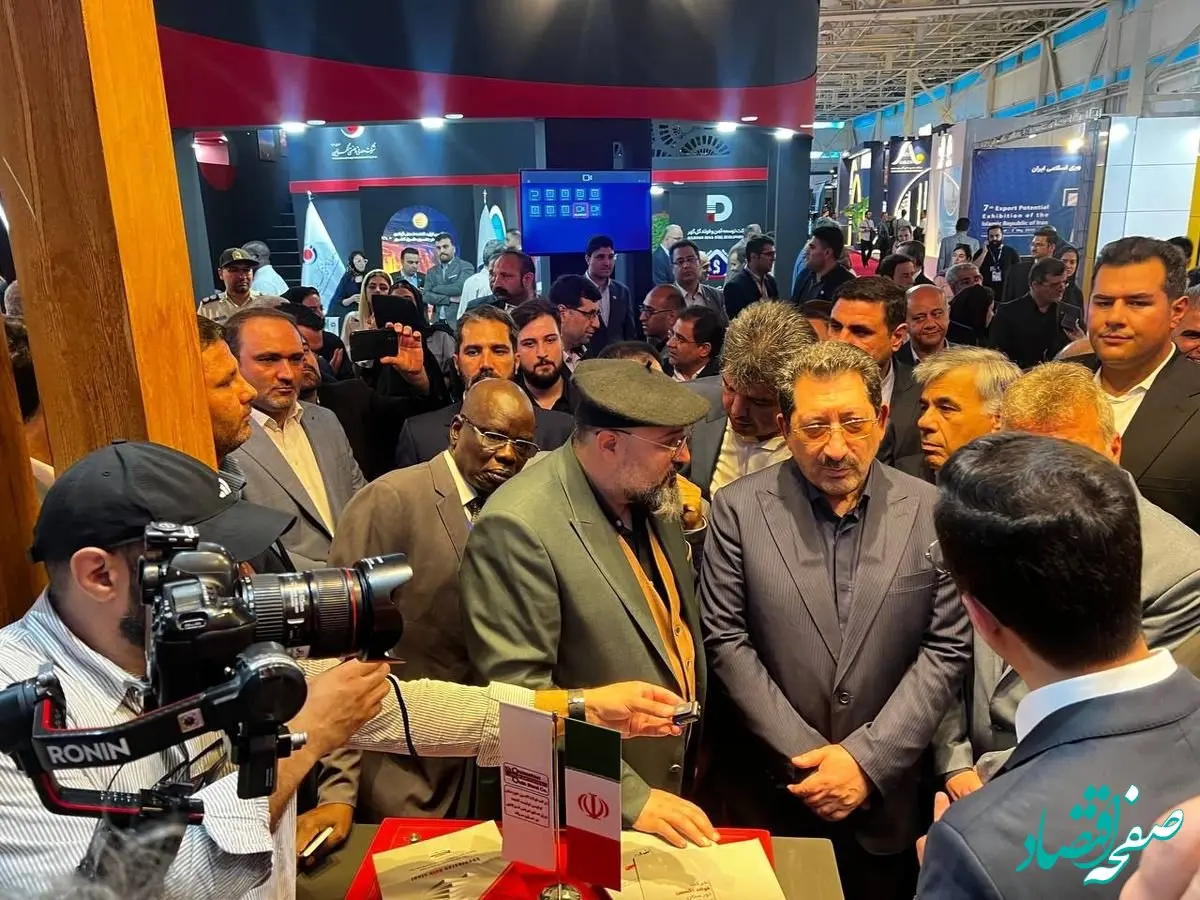 وزیر صمت در غرفه فولاد اکسین خوزستان/گفت‌وگوی اتابک با مدیران فولاد اکسین در ایران اکسپو ۲۰۲۵