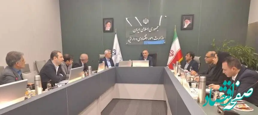 جلسه مشترک مدیر عامل پست بانک ایران با معاون بانک ، بیمه و شرکت های دولتی وزارت امور اقتصادی و دارایی