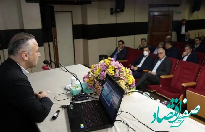 همزمان با هفته گرامیداشت قانون اساسی؛ نشست «تبیین همبستگی و وفاق ملی در پرتو قانون اساسی» در پست‌بانک ایران برگزار شد