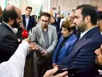 بازدید عضو مجمع تشخیص مصلحت نظام از غرفه گروه صنایع پتروشیمی خلیج‌فارس