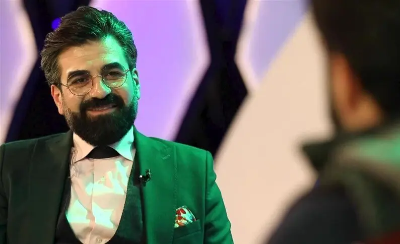 عکس پدر پسری مجری برنامه محفل در آغوش یکدیگر