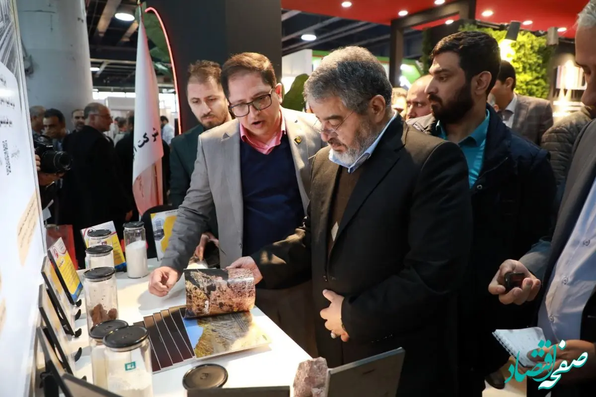 رئیس سازمان پدافند غیرعامل کشور از غرفه ایمیدرو دیدن کرد