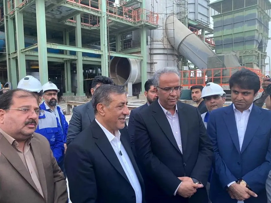 بازدید معاون اجرایی رییس جمهور از طرح های تامین مالی شده توسط بانک صنعت و معدن/ شکوفائی صنایع فولادی و غذائی جنوب شرق کشور در سواحل مکران