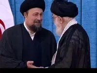 عکسی ویژه از گفتگوی رهبر انقلاب با سیدحسن خمینی پیش از سخنرانی