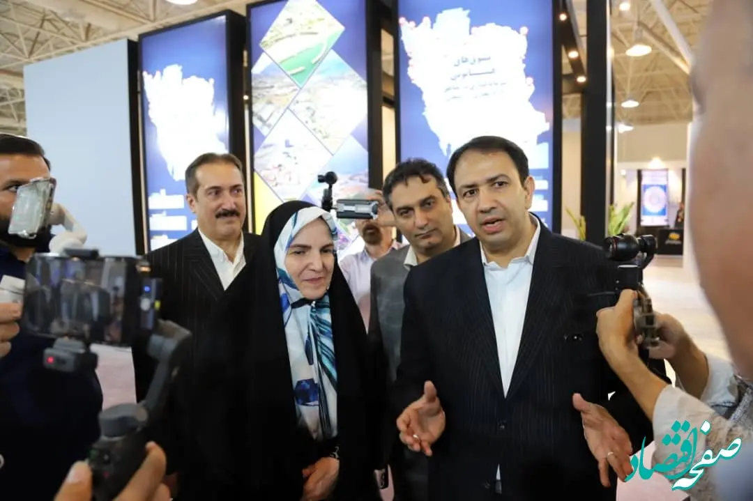 حضور مشاور رئیس‌جمهور در پاویون اختصاصی مناطق آزاد در ششمین نمایشگاه بین‌المللی حمل و نقل و لجستیک