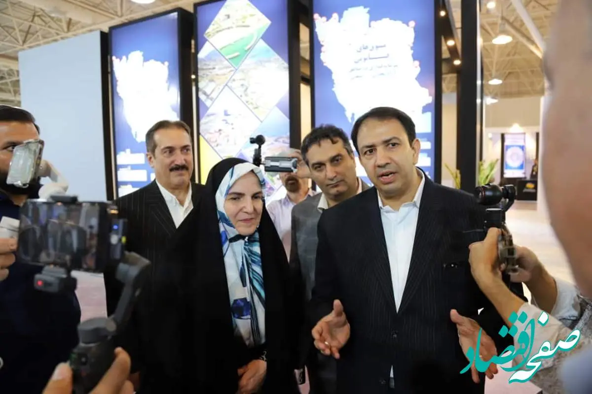 حضور مشاور رئیسجمهور در پاویون اختصاصی مناطق آزاد در ششمین نمایشگاه بینالمللی حمل و نقل و لجستیک