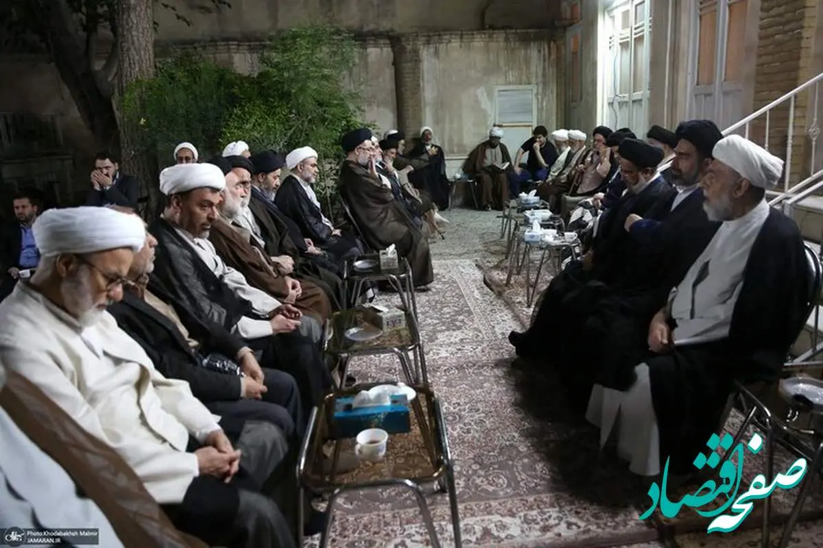 عکس | تصاویری متفاوت از نوه و نتیجه امام خمینی در مراسم عزاداری فوت عروس ارشد امام (ره)