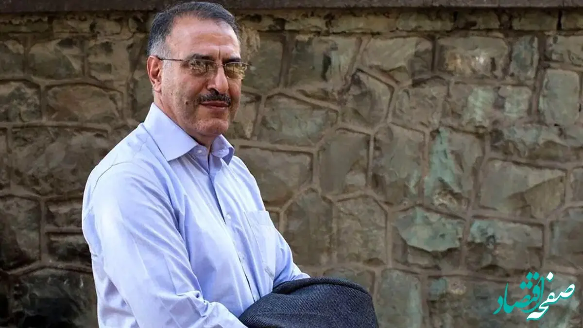زندانی شدن، کتک خوردن، بیکاری و از دست دادن سلامتی، دعوای خانوادگی‌ست و حسابش از مقابله با دشمن خارجی جداست
