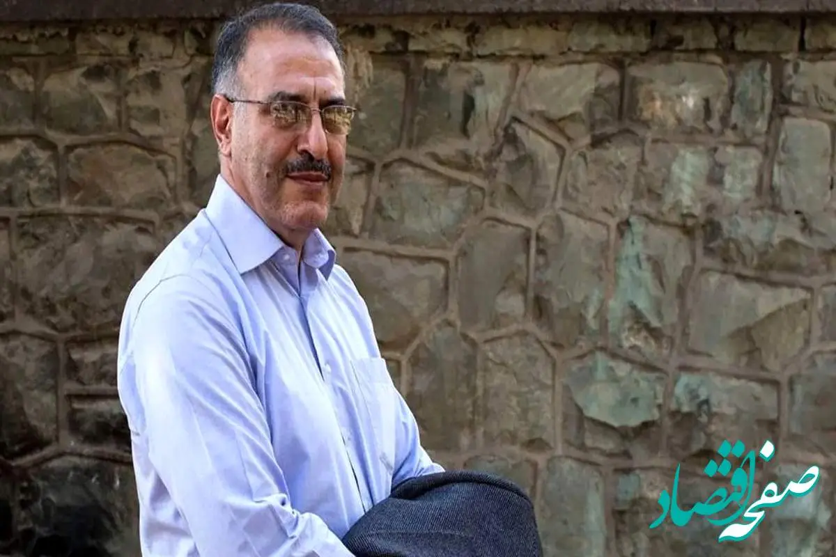 زندانی شدن، کتک خوردن، بیکاری و از دست دادن سلامتی، دعوای خانوادگیست و حسابش از مقابله با دشمن خارجی جداست