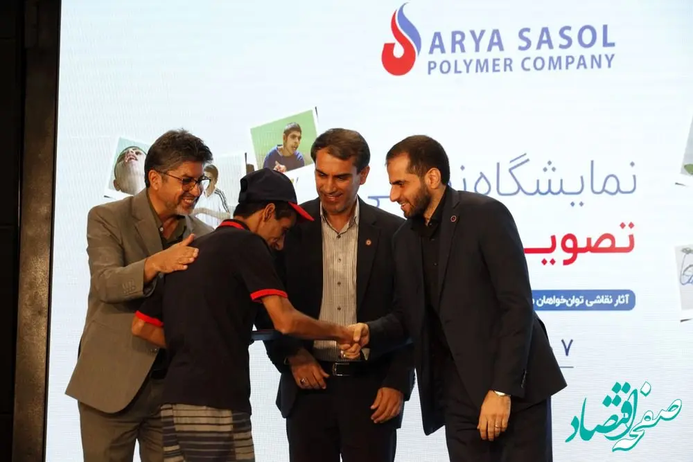 فروش آثار نقاشی معلولین در شرکت پلیمر آریاساسول