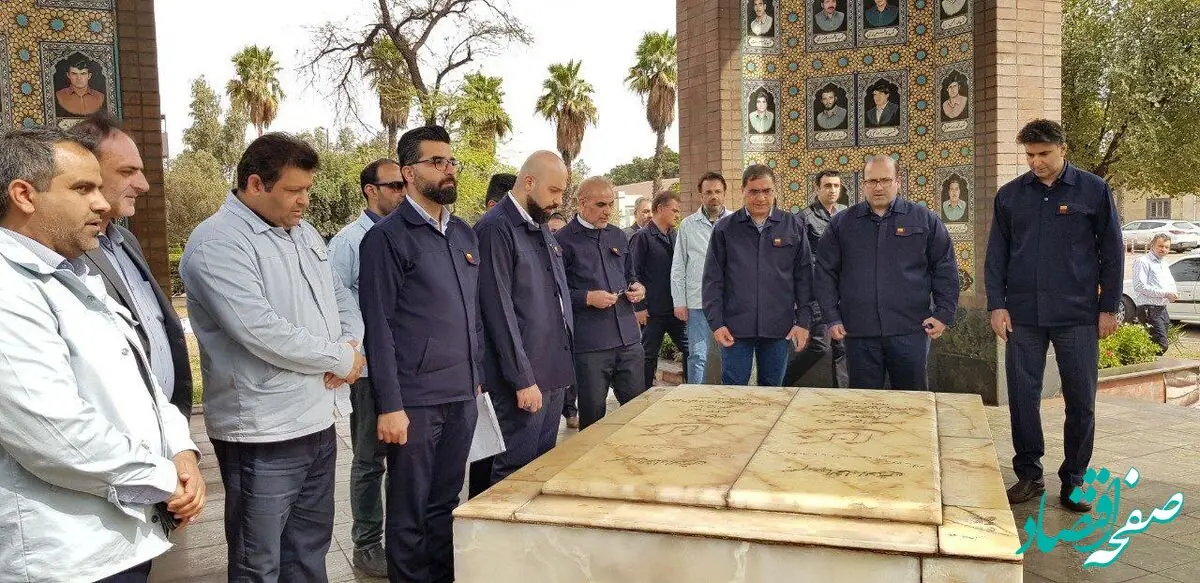 مدیرعامل شرکت فولاد خوزستان یک اصله نخل خرما غرس نمود
