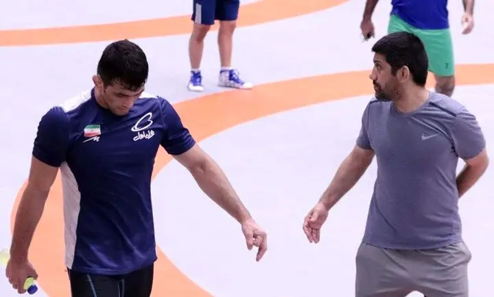 صحبت های دلهره آور و بودار  دبیر در مورد حسن یزدانی / امیدوارم حسن اولین نفری باشد که بعد از عمل کتف برمی گردد !