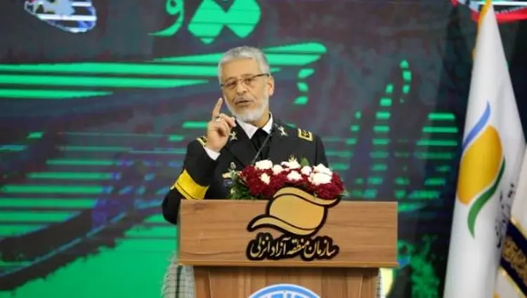 انقلاب اسلامی هیمنه پوشالی آمریکا را در هم شکست