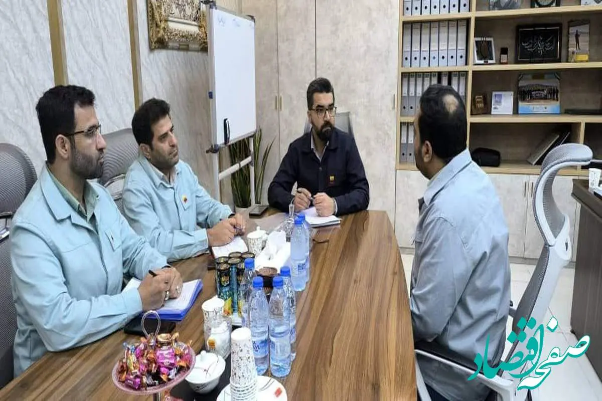 در راستای رسیدگی و رفع مشکلات کارکنان انجام شد؛ دیدار چهره به چهره معاون منابع انسانی و امور اجتماعی با کارکنان شرکت فولاد خوزستان