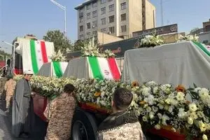 عکس هایی خاص از حضور قالیباف و ظریف در مراسم تشییع شهدای حمله اسرائیل به ایران / این سردار معروف با لباس نظامی آمد