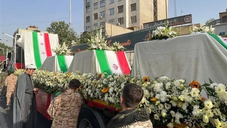 عکس هایی خاص از حضور قالیباف و ظریف در مراسم تشییع شهدای حمله اسرائیل به ایران / این سردار معروف با لباس نظامی آمد