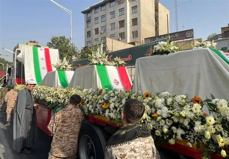 عکس هایی خاص از حضور قالیباف و ظریف در مراسم تشییع شهدای حمله اسرائیل به ایران / این سردار معروف با لباس نظامی آمد