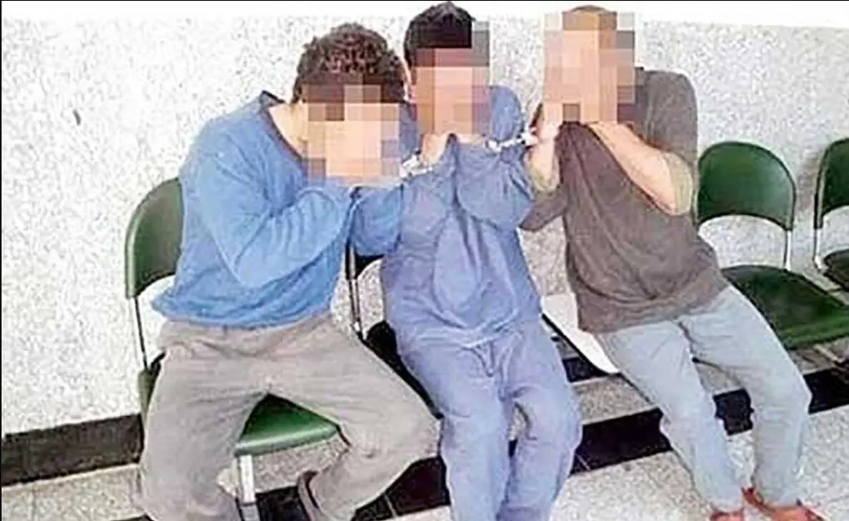 قتل وحشتناک پاکبان بی نوا بر سر جاروی پاکبانی/ 
سه قاتل قبل از ترک ایران بازداشت شدند 