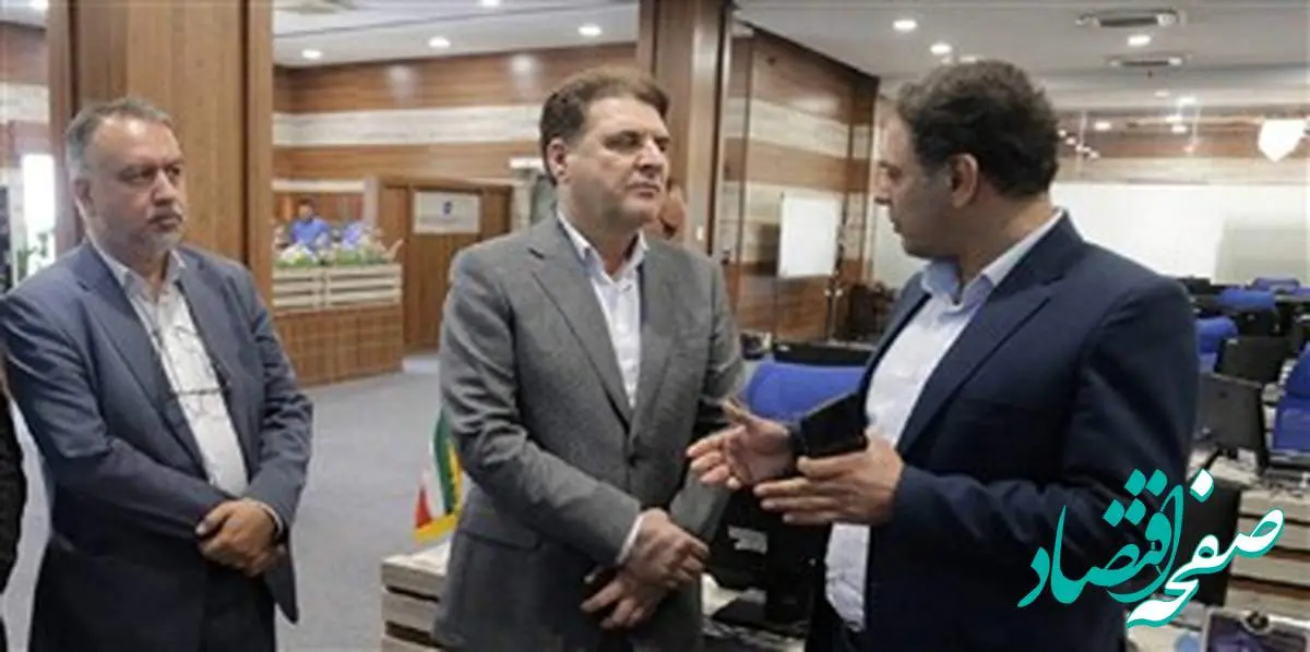 بازدید معاون سیاسی وزیر کشور ازمرکز عملیات شبکه شرکت مخابرات