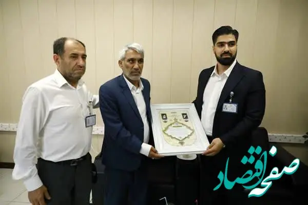 تقدیر خانواده شهدا از مهندس باتمانی مدیر عامل شرکت مخازن سبز پتروشیمی عسلویه