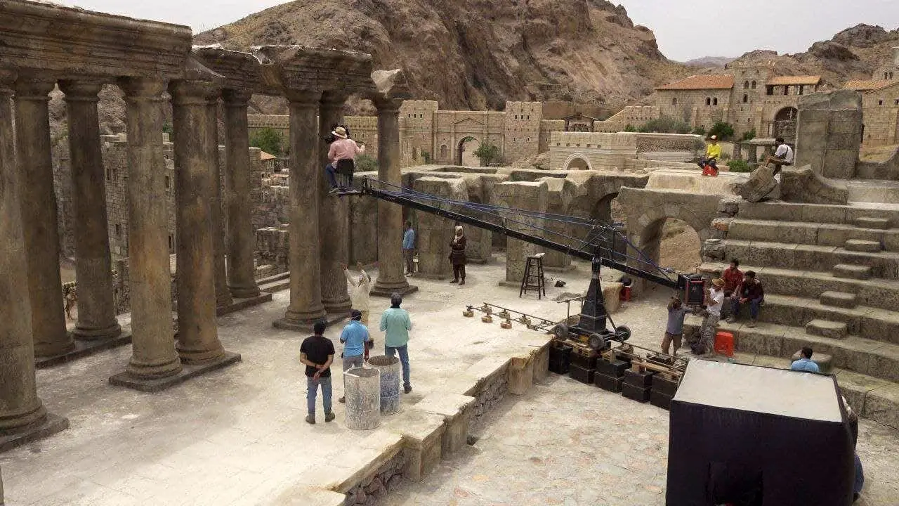 علت فروریختن آوار هنگام فیلمبرداری سریال سلمان فارسی در شاهرود چه بود؟ | چند نفر کشته و زخمی شدند؟ 