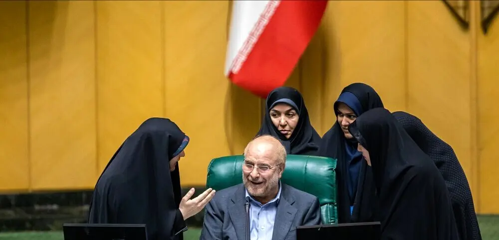 وقتی این زنان محمدباقر قالیباف را محاصره کردند + عکس