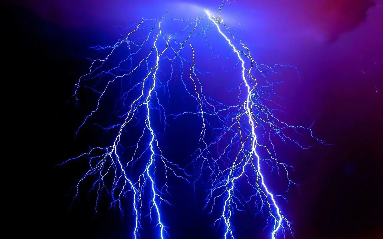 البرز آماده باش شد؛ تندباد و بارش تندری 