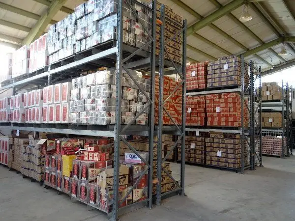 فاجعه در انبارهای تهران؛ ۲۴۸ میلیارد تومان کالای اساسی که از سفره مردم قایم کرده بودند، در ۴۸ ساعت رونمایی شد!