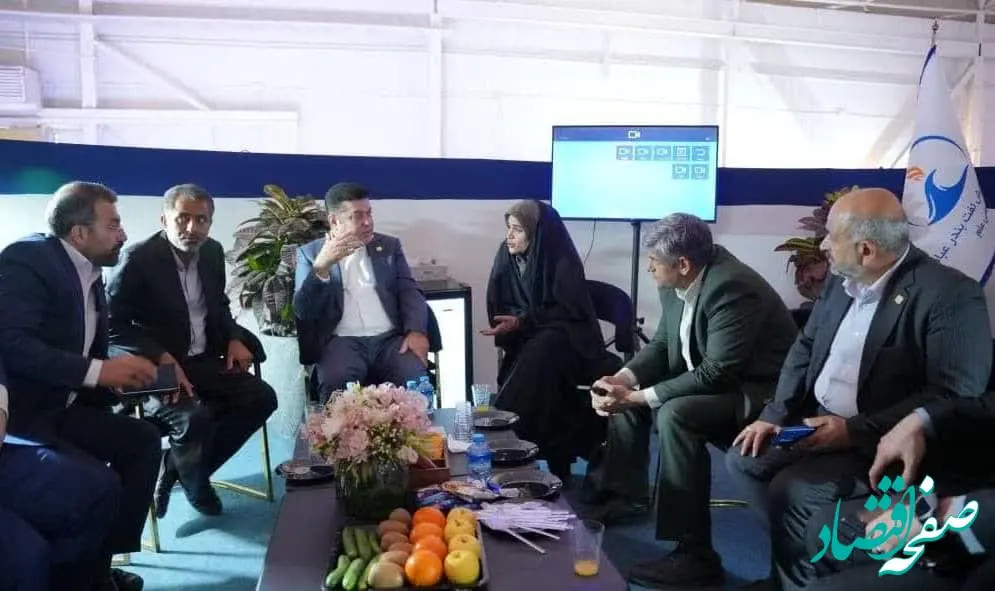 بازدید نمایندگان مجلس از غرفه شرکت پالایش نفت بندرعباس در نمایشگاه بین‌المللی نفت، گاز و پتروشیمی