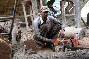 افزایش حقوق کارگران و حق مسکن؛ راهی برای حمایت از قشر ضعیف