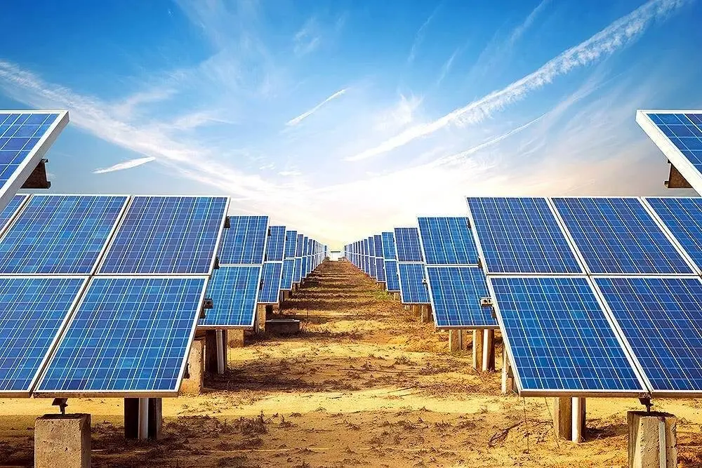 جزئیاتی از برنامه هلدینگ خلیج‌فارس برای تولید ۵ هزار مگاوات برق خورشیدی/ بی‌نیازی از خرید برق و مقابله با بحران ناترازی