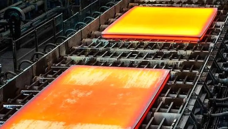 رشد ۵٫۴ درصدی تولید فولاد ایران در هشت ماهه ۱۴۰۴/ جزئیات تحلیلی تولید محصولات زنجیره فولاد
