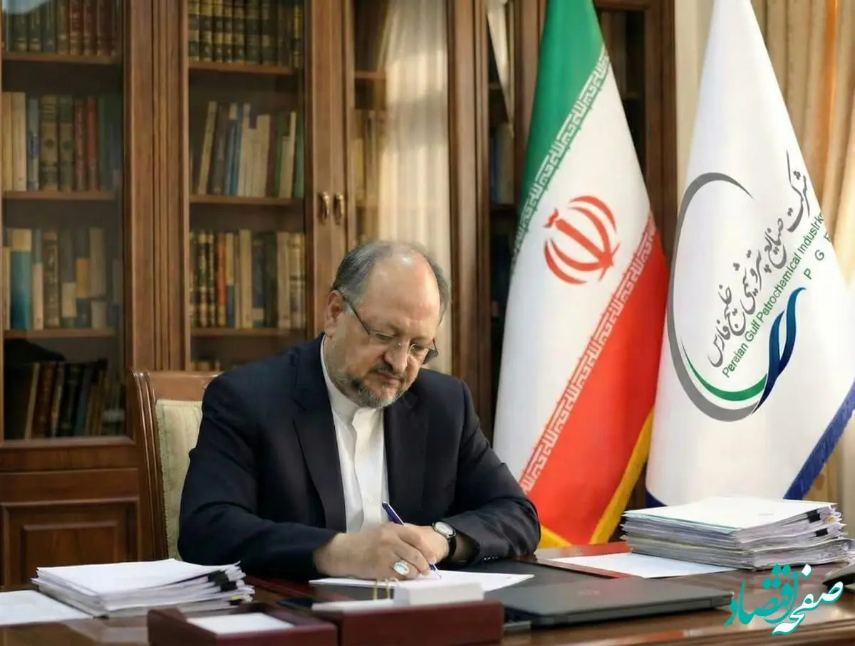 صنعت پتروشیمی، تکیه‌گاه مطمئن اقتصاد کشور در روزگار تحریم و تنگناست/ این صنعت جلوهای غرورانگیزی از خلاقیت، مجاهدت و نوآوری فرزندان برومند ایران‌زمین است