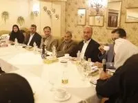 دیدار مدیر عامل شرکت پالایش نفت آبادان با خانواده معظم شهدا