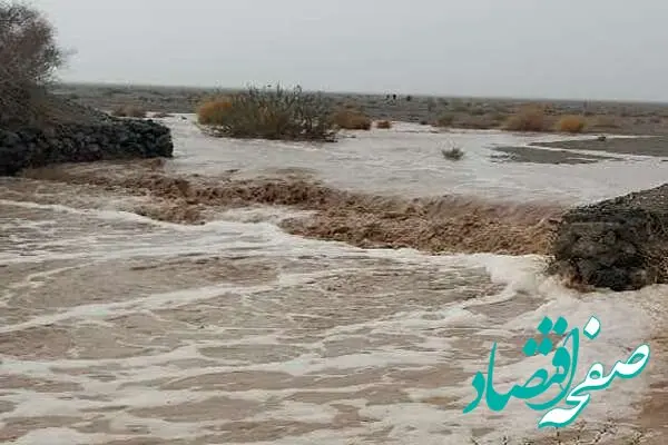 نجات جان ۱۱ نفر از افراد گرفتار سیلاب گناباد 