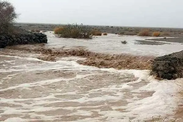 نجات جان ۱۱ نفر از افراد گرفتار سیلاب گناباد 