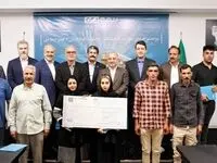 از جاری شدن اشک شوق برنده زنجانی تا باور نکردن برنده شدن شهروند ایلامی / جوایز برندگان جشنواره عید تا عید بیمه دی اهدا شد