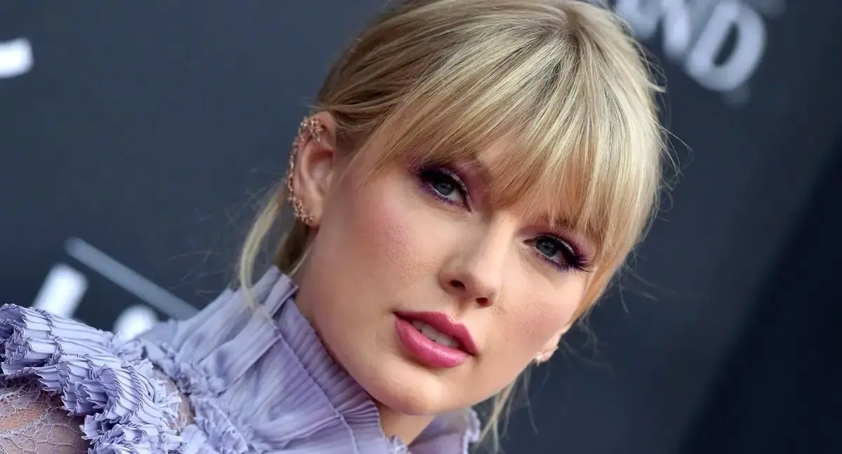 تیلور سوئیفت و نامزدش با رقص سال نو را تبریک گفتند+ عکس