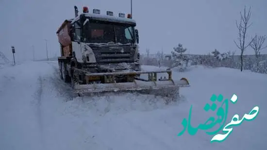عملیات بازگشایی و برفروبی جاده های شهرستان ورزقان، بصورت بی وقفه در حال انجام است