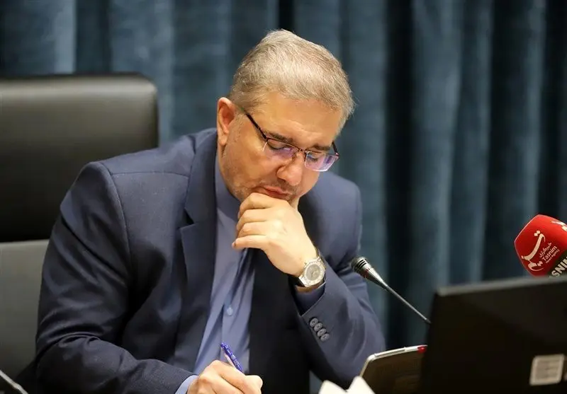 چرا رئیس سابق سازمان برنامه از حذف ارز ۴۲۰۰ انتقاد کرد؟