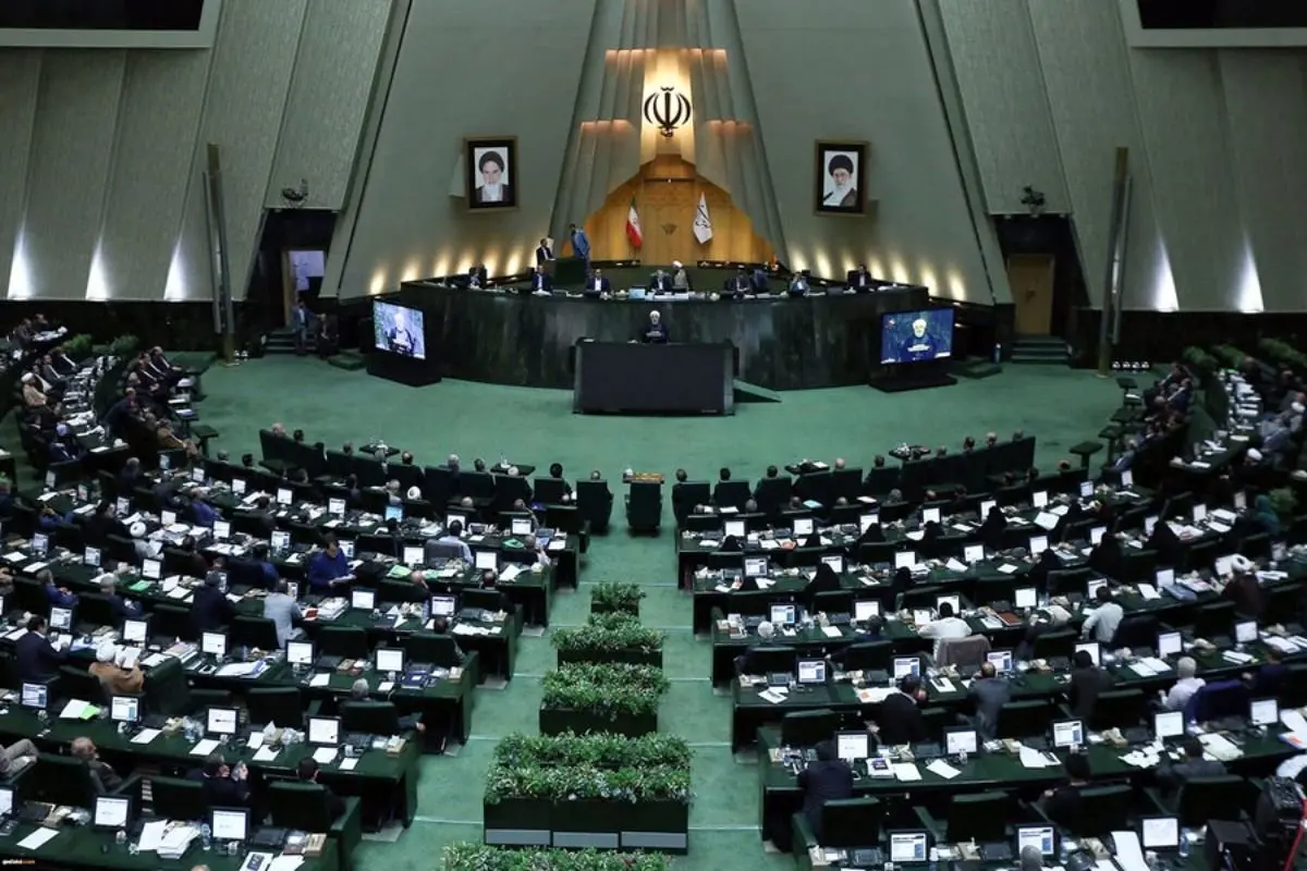 هم پیمانی نمایندگان مجلس بعد از نطق قالیباف