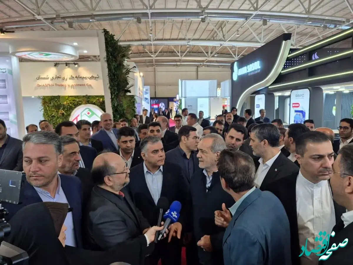 بازدید دکتر پزشکیان از غرفه هلدینگ خلیج فارس در نمایشگاه نفت، گاز و پتروشیمی