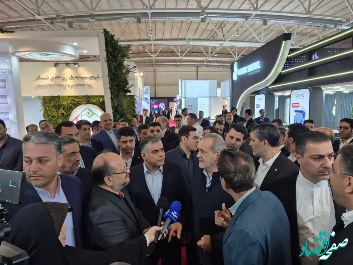 بازدید دکتر پزشکیان از غرفه هلدینگ خلیج فارس در نمایشگاه نفت، گاز و پتروشیمی