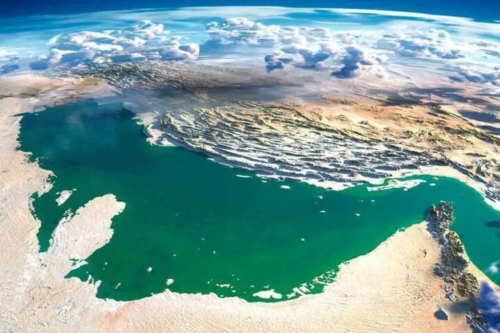 ادعای سنتکام: ۹ کشتی تجاری در تنگه هرمز تغییر مسیر دادند  