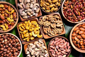 قیمت آجیل شب یلدا امروز دوشنبه ۲۴ آذر ماه ۱۴۰۴ | آجیل ۴ مغز کیلویی چند؟ 