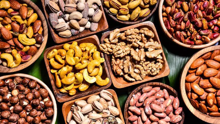 قیمت آجیل شب یلدا امروز دوشنبه ۲۴ آذر ماه ۱۴۰۴ | آجیل ۴ مغز کیلویی چند؟ 