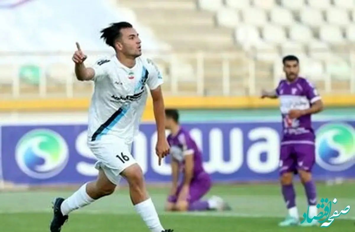 وقتی خرید جدید استقلال مدرک رو کرد! + عکس