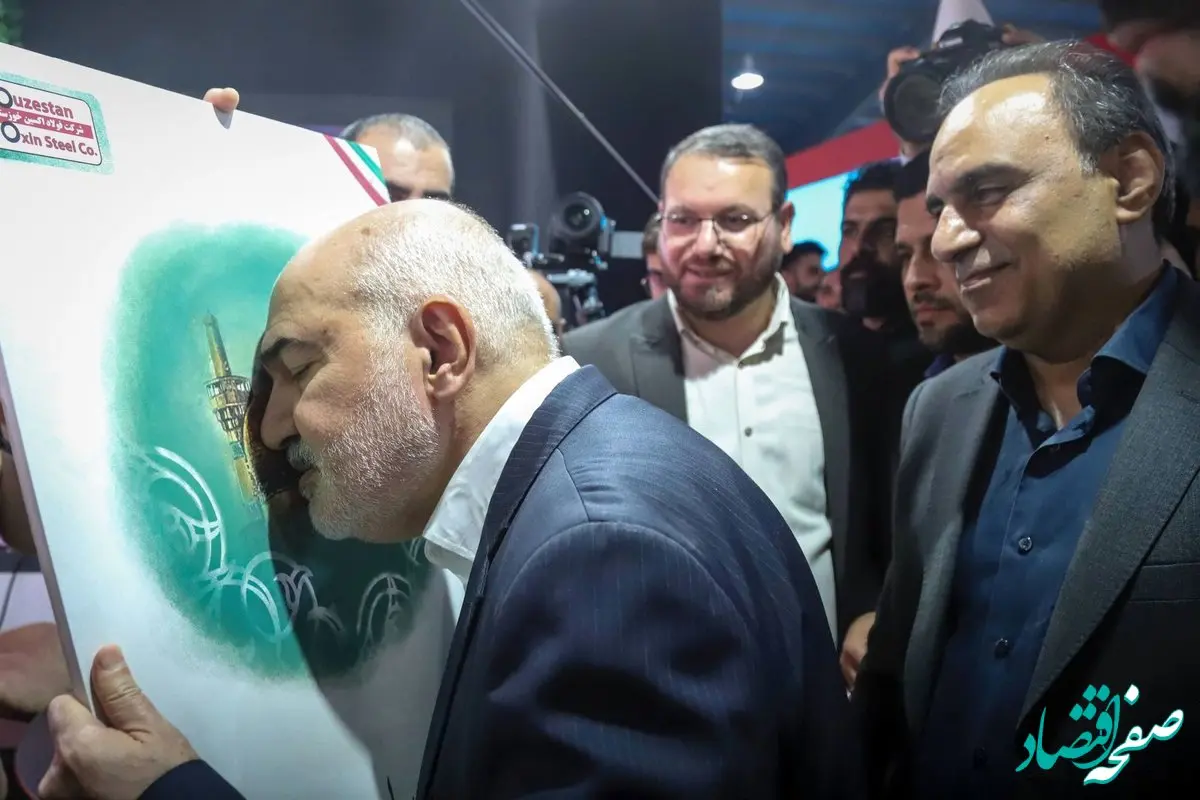 گزارش تصویری: بازدید دکتر موالی‌زاده، استاندار خوزستان، به همراه جمعی از مدیران استان از غرفه فولاد اکسین خوزستان در نمایشگاه هفته دولت