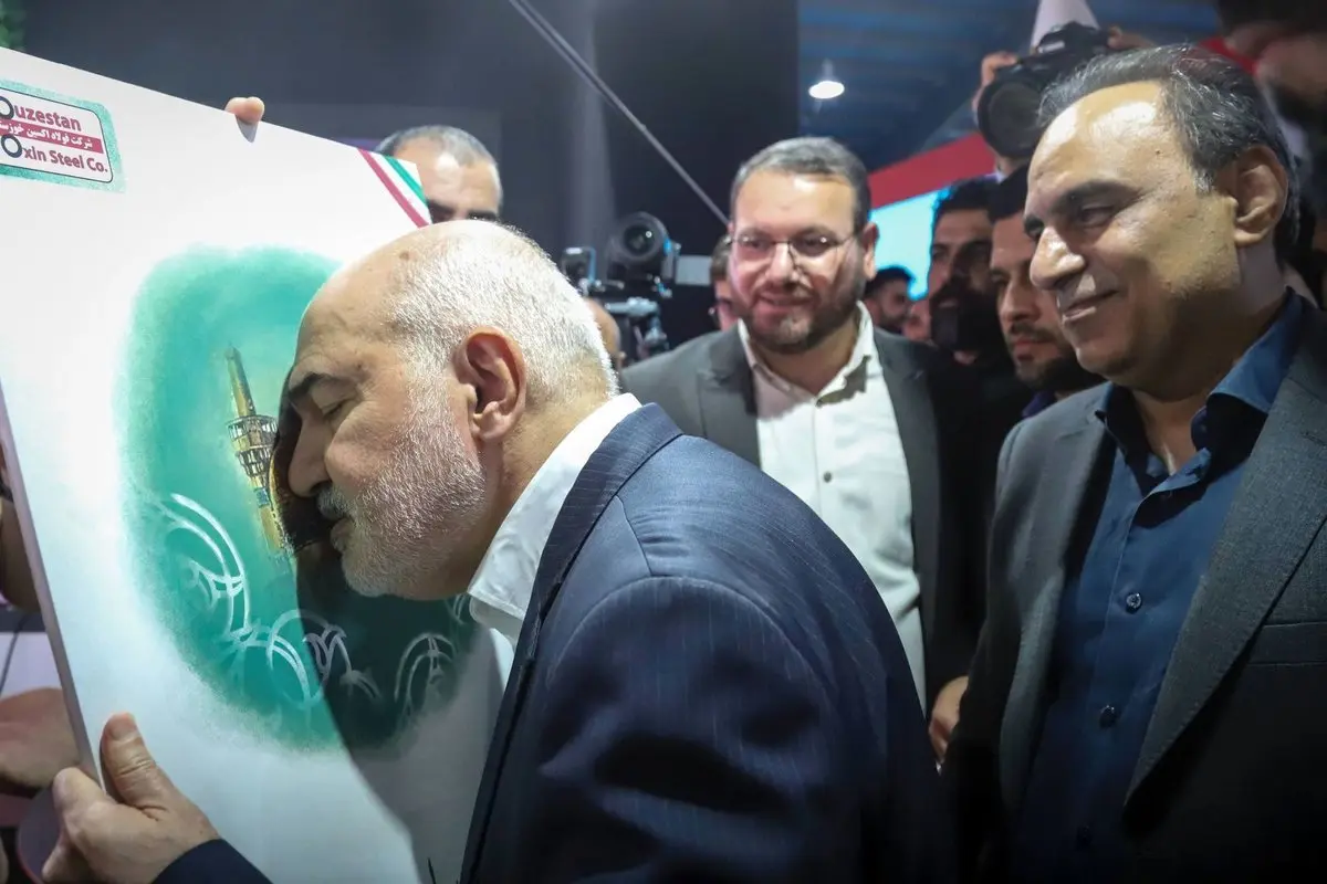 گزارش تصویری: بازدید دکتر موالیزاده، استاندار خوزستان، به همراه جمعی از مدیران استان از غرفه فولاد اکسین خوزستان در نمایشگاه هفته دولت